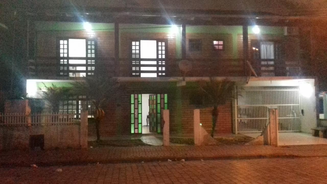 Alojamento de Acomodação e Pequeno-almoço Cama & Cafe Navegantes